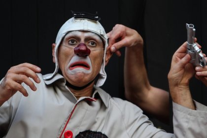 Compagnia Eccentrici Dadarò in «Incomica»