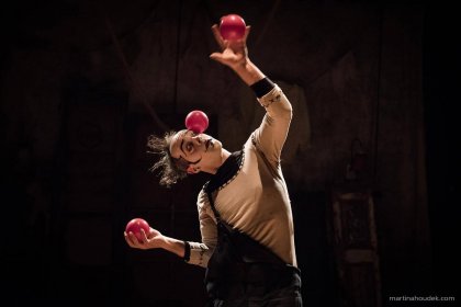 Compagnia Teatro nelle Foglie in “CARTOON TOYLETTE”