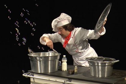 «COSA BOLLE IN PENTOLA» Manicomics Teatro