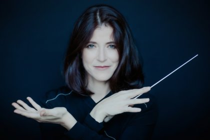 Debora Waldman dirige la Filarmonica di Modena