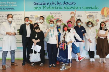 Visita ai clown dottori del reparto di pediatria