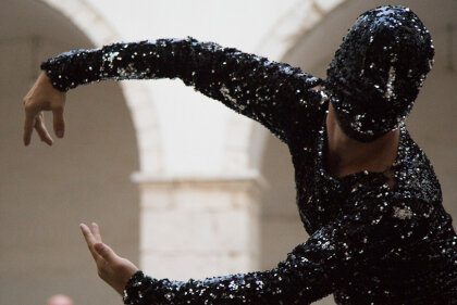 Il corpo che cambia: movimento e trasformazione in rapporto ad architettura, costume, video