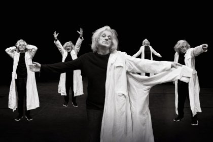 Alessandro Bergonzoni in “Arrivano i Dunque”