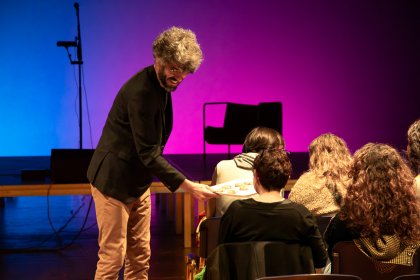 Grandi numeri - Uno spettacolo di slam poetry, stand-up comedy e analisi dei dati personali