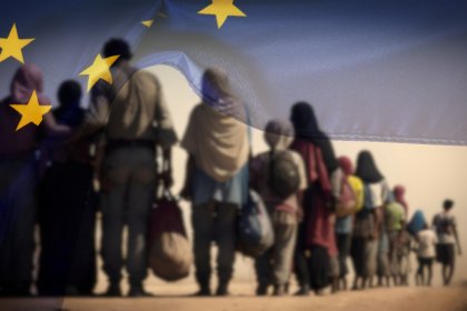 TRA DUE MONDI - L’immigrazione e i suoi pregiudizi