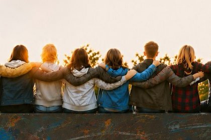 “Sotto la superficie”<br /><small>Il disagio giovanile tra silenzi, distanze e possibilità</small>