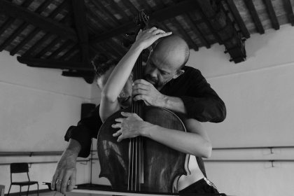Three: armonia per tre corpi
