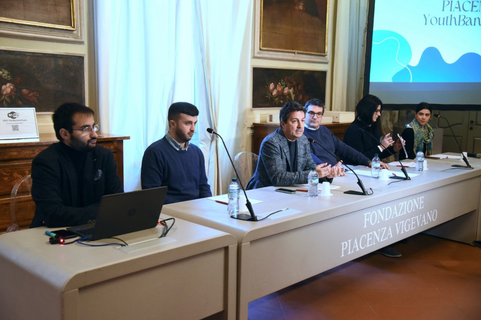 Esce il primo bando YouthBank, risorse gestite da under 25 per finanziare progetti dei loro coetanei